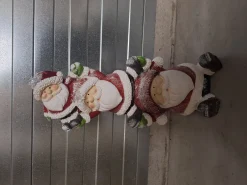 Beelden|ohgreen 3 kerstmannen op elkaar met lichtjes