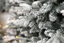 Kerstbomen|Kerstbomen Kunststof|ohgreen Kunstkerstboom Oslo flocked h225cm