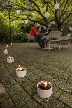 Geuren|ohgreen Tuinkaars in ronde terracotta schaal wit 11u - zwart